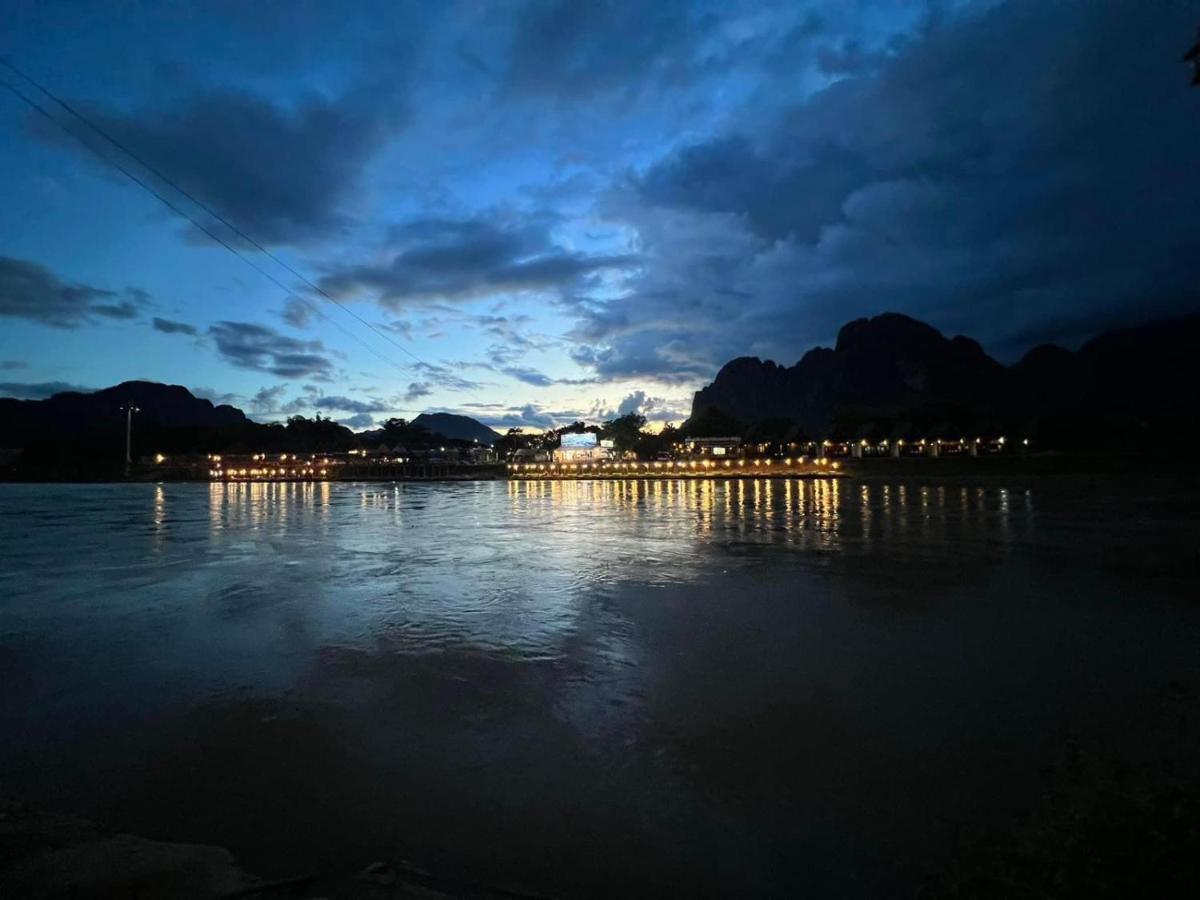 M&M Hotel Vang Vieng Extérieur photo